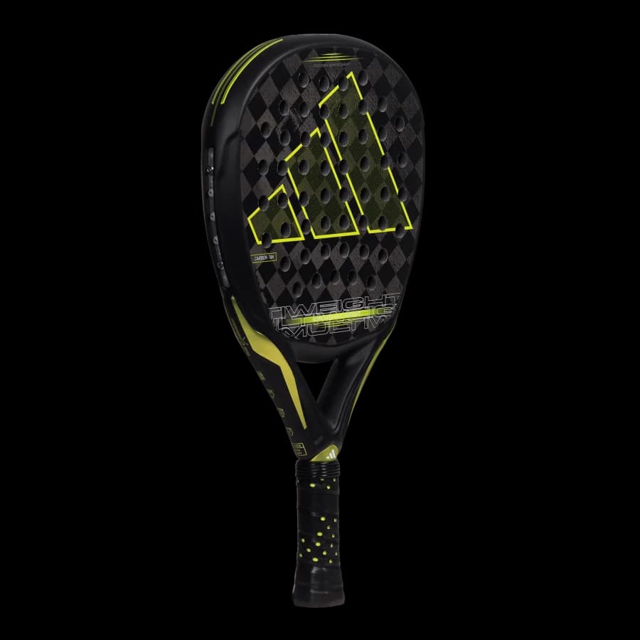 Paleta Adidas Adipower Multiweight 3.3 2024, vista en ángulo