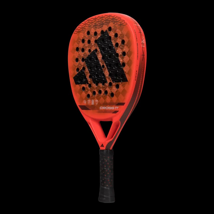 Paleta Adidas Cross It 3.3 2024, vista en ángulo