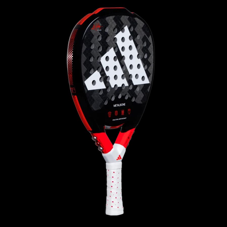 Paleta Adidas Metalbone 3.2 2023, vista en ángulo