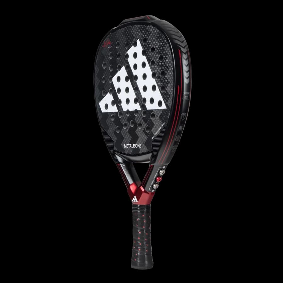 Paleta Adidas Metalbone 3.3 2024, vista en ángulo