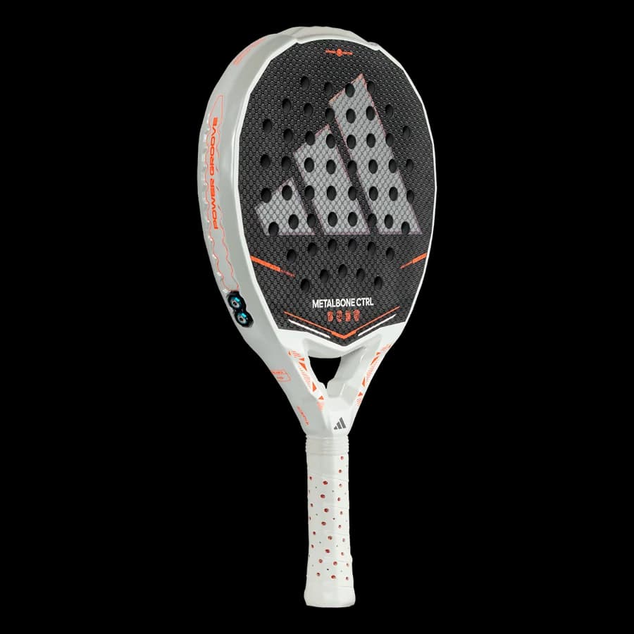 Paleta Adidas Metalbone CTRL 2026, vista en ángulo