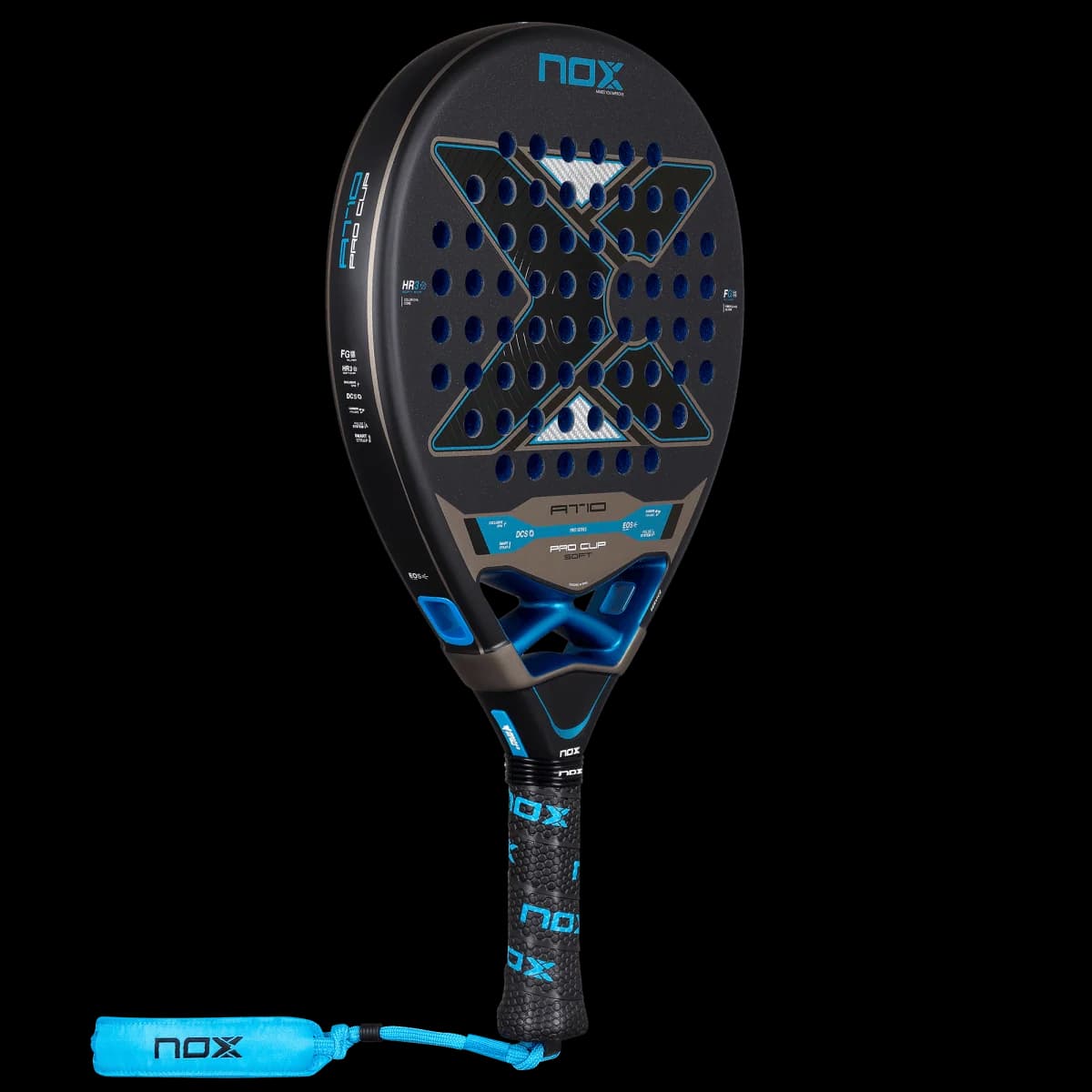 Paleta Nox AT10 Pro Cup Soft 2026, vista en tres cuartos